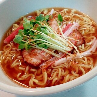 チャーシューとかにかまとかいわれ大根の醤油ラーメン